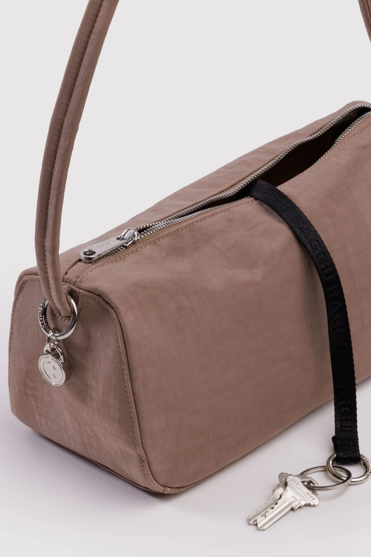 BAGGU Nylon Loaf Bag Toasted Almond - Image 4