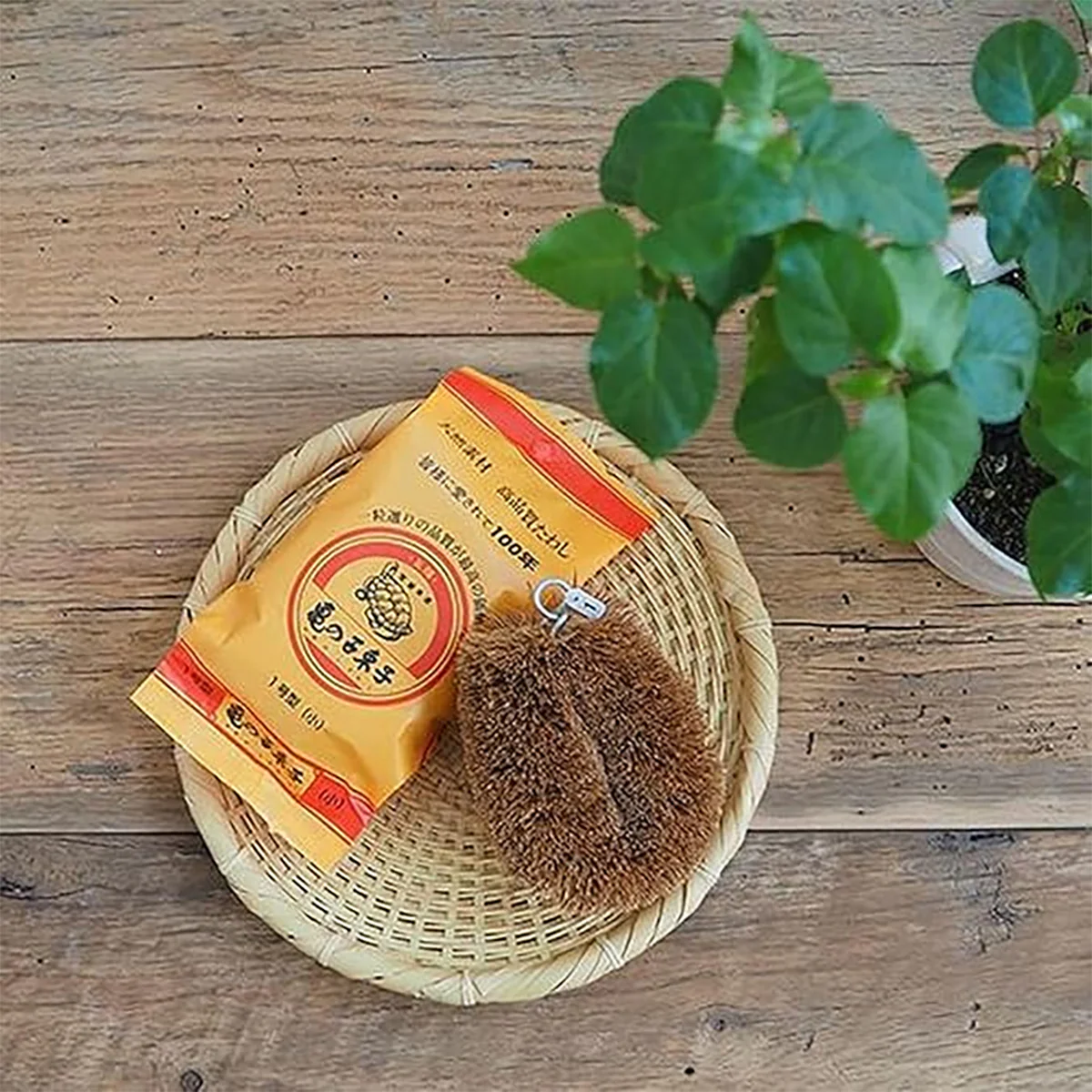Kamenoko Tawashi Small Scrub Brush - Image 3